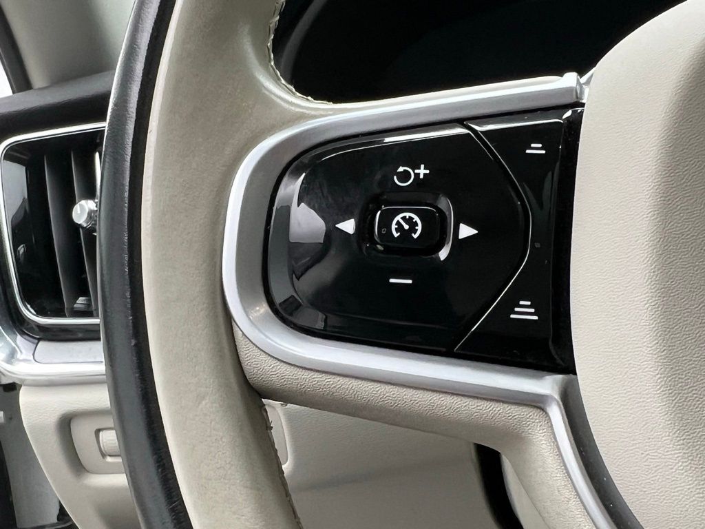 Thumbnail: 2022 Volvo S60 - 19