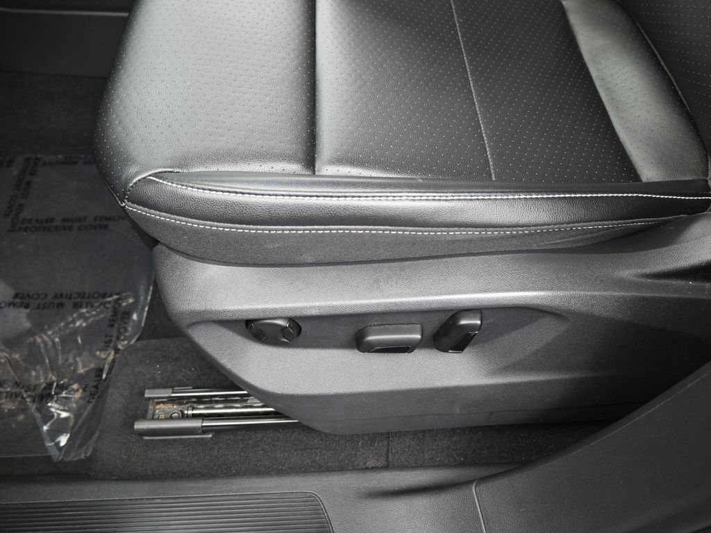 Used 2022 Deep Black Volkswagen 2.0T SE image 16