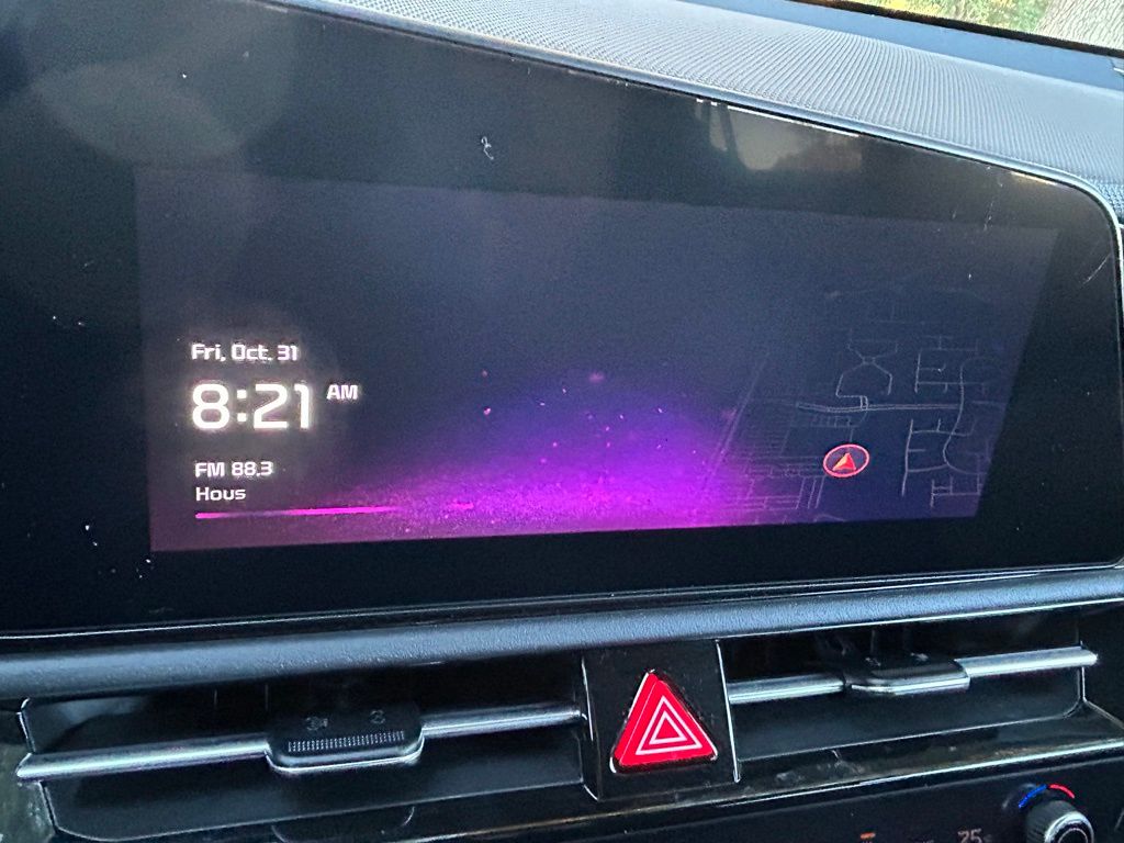 Thumbnail: 2023 Kia Niro - 23