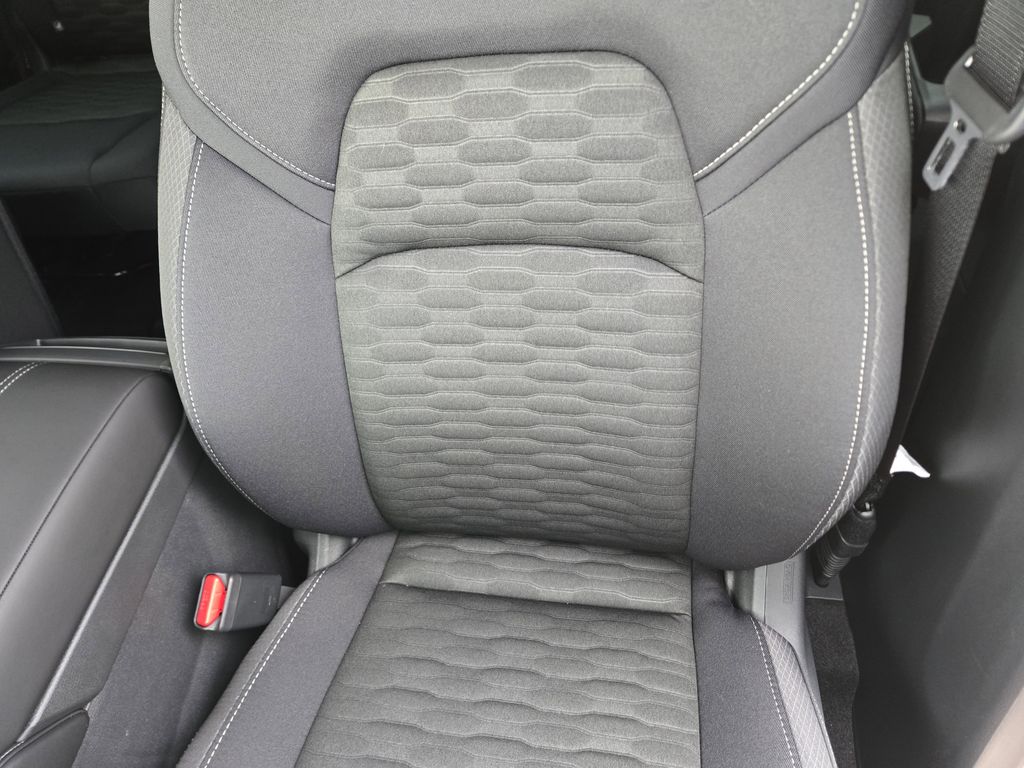 2026 Nissan Pathfinder SV - 9