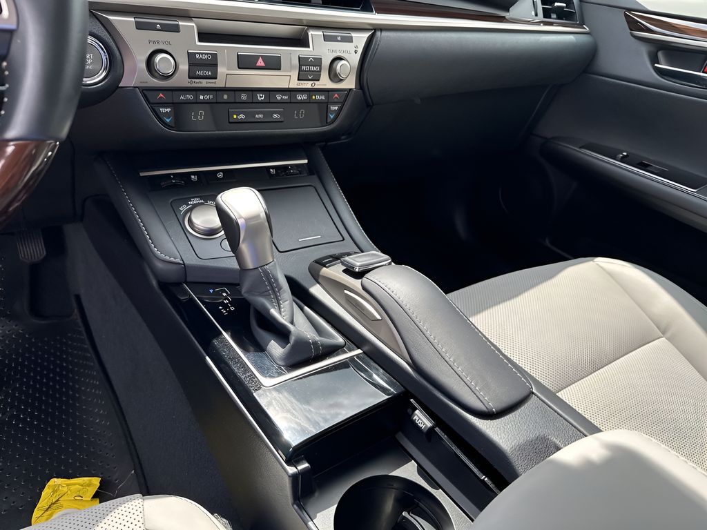 Used Car 2017 Lexus Es  350 For Sale Under $30,000 In Austin, Texas