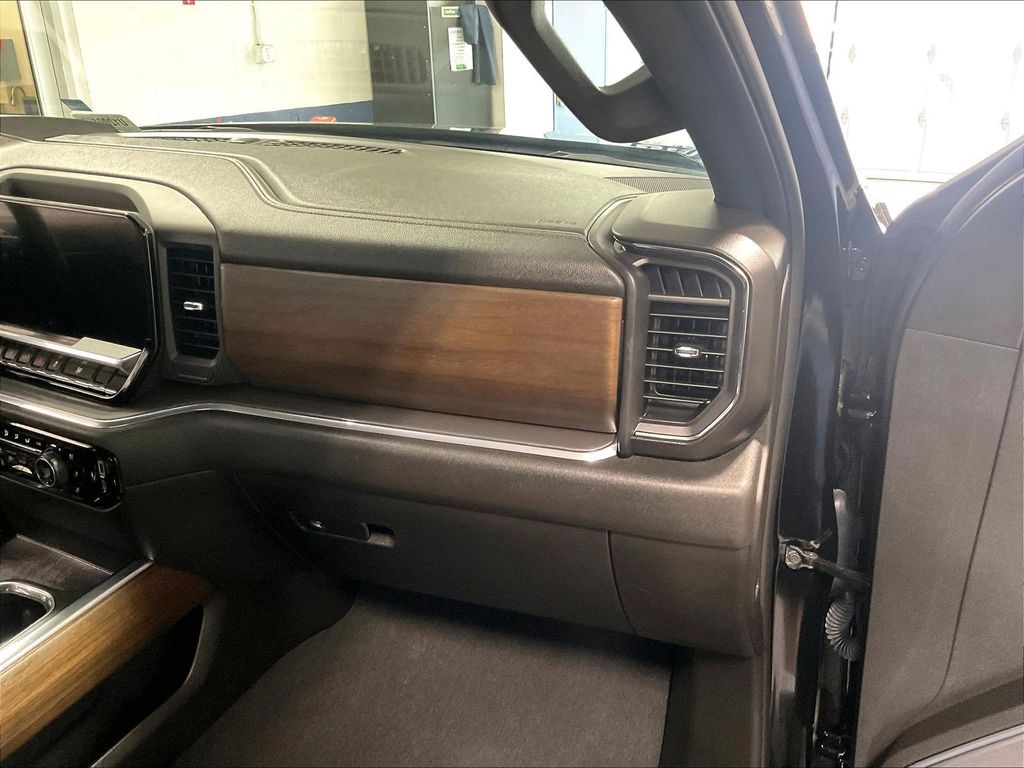 2024 Chevrolet Silverado 1500 — photo 13