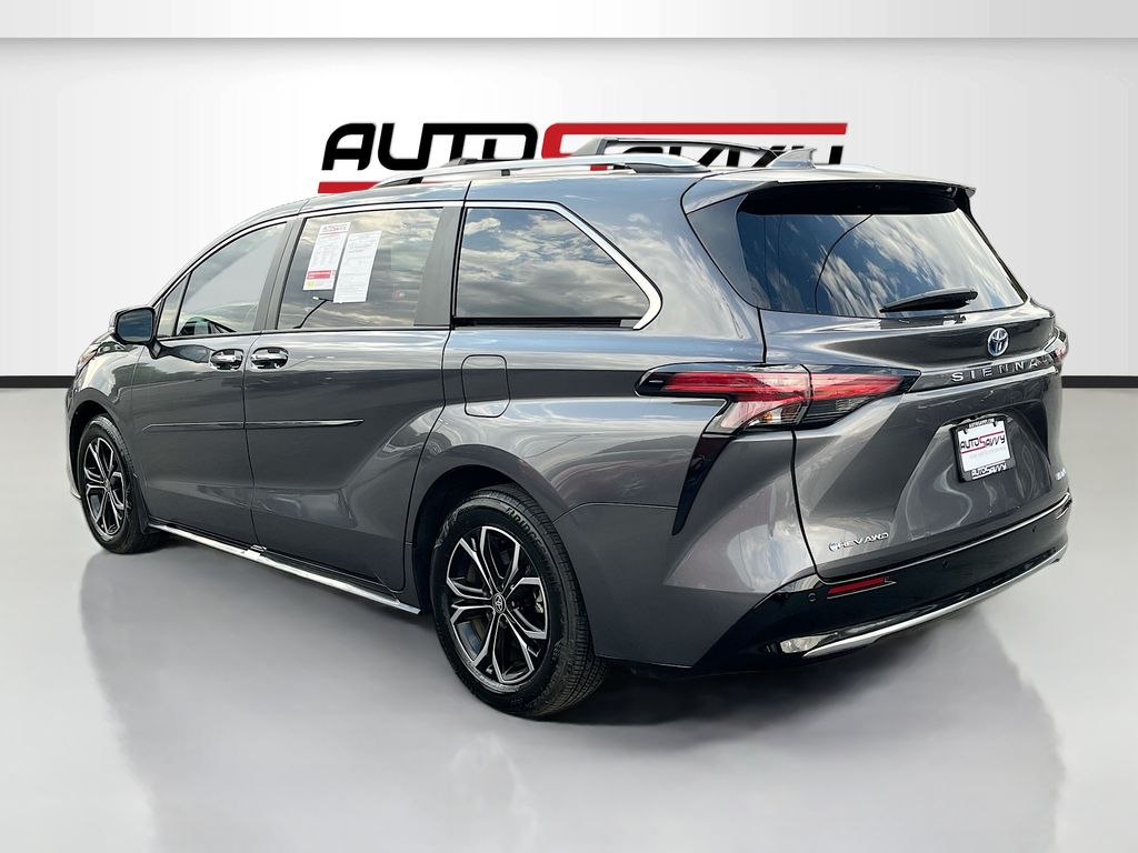 Used 2025 Magnetic Gray Metallic Toyota Platinum image 5