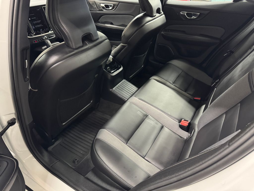 2022 Volvo S60 Recharge Plug-In Hybrid T8 R-Design