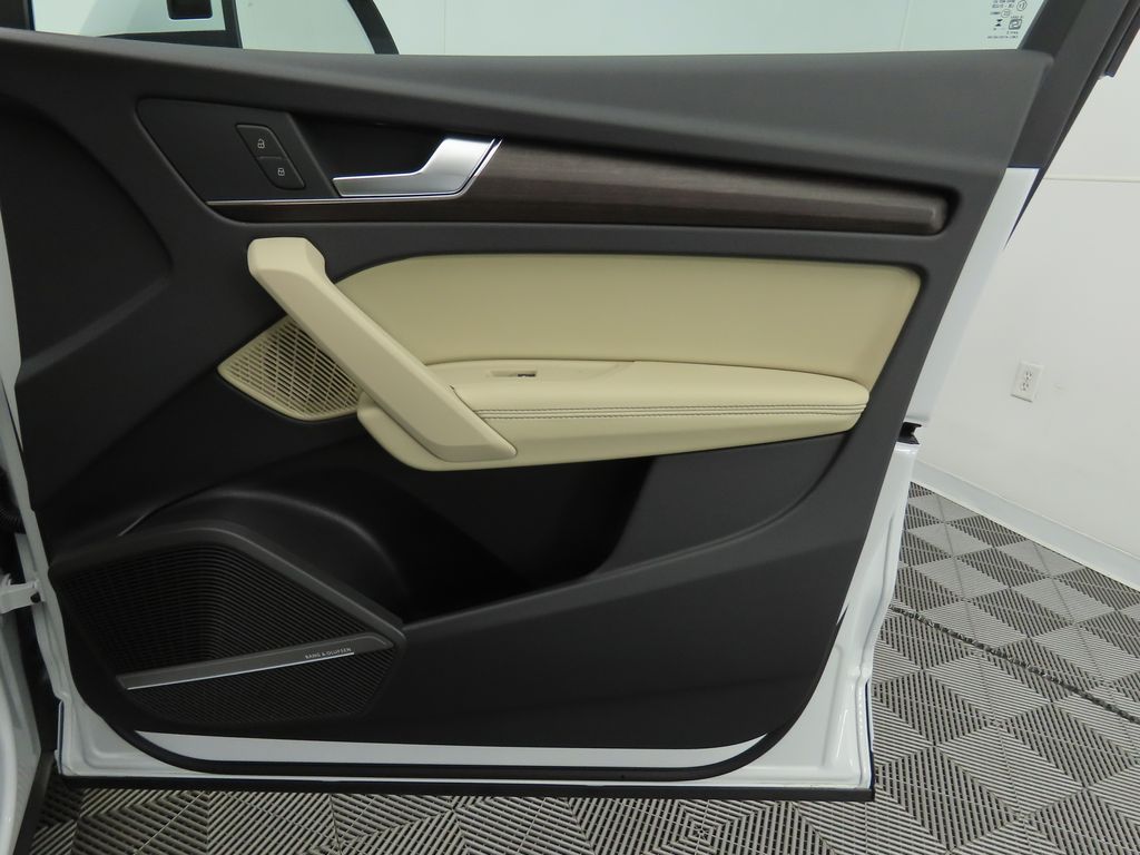 2025 Audi Q5  25