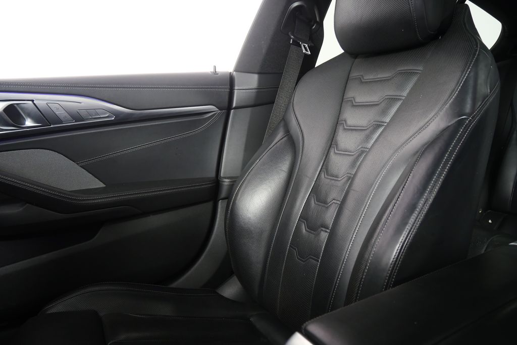 2022 BMW 8 Series  25