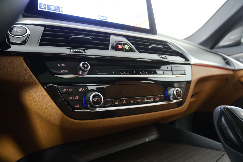 Thumbnail: 2023 BMW 5 Series - 22