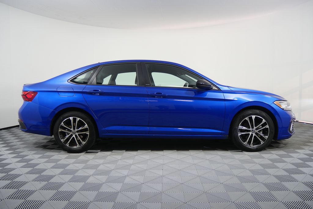 Thumbnail: 2023 Volkswagen Jetta - 2