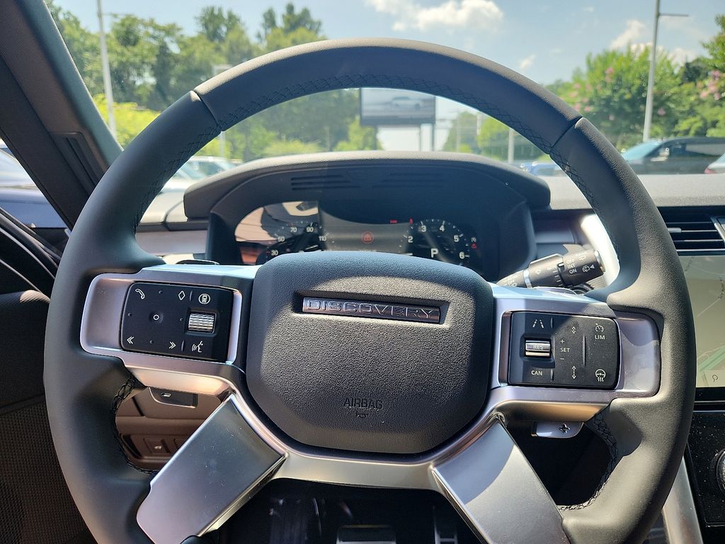 Thumbnail: 2025 Land Rover Discovery - 9