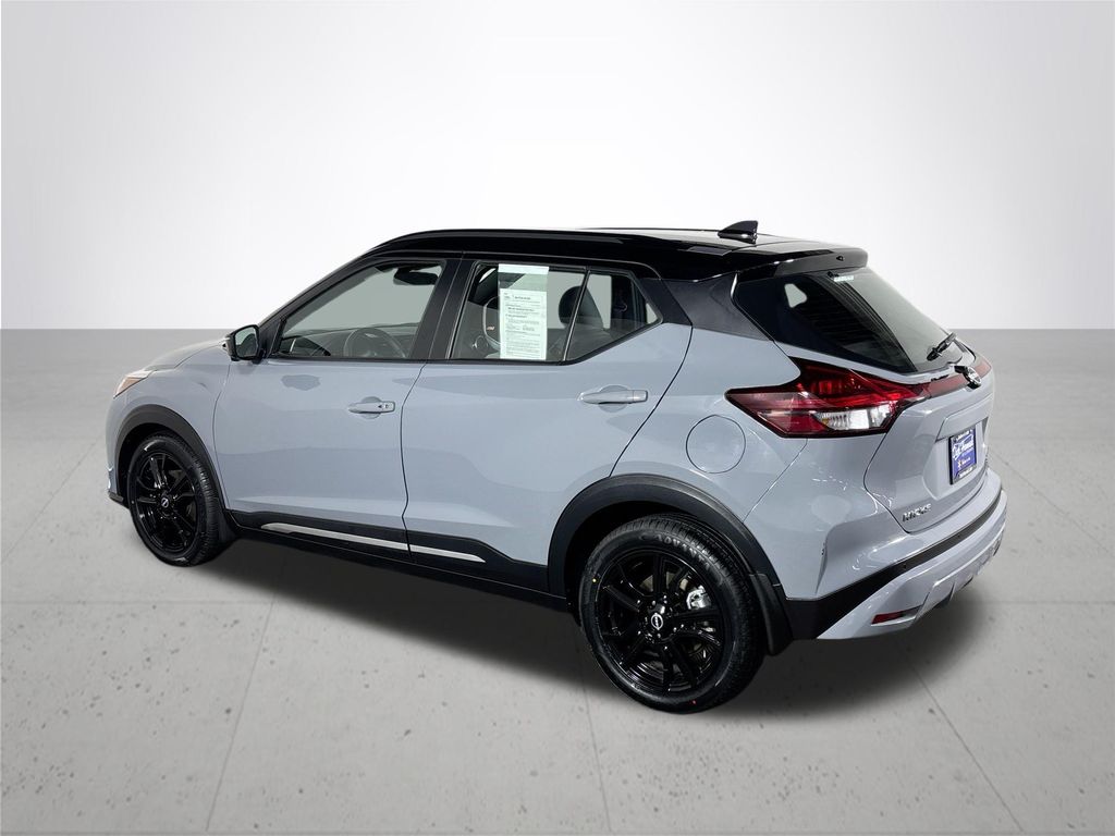 2023 Nissan Kicks SR