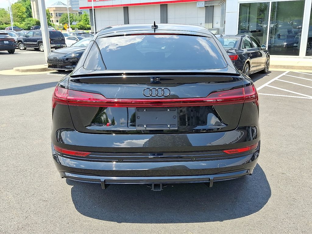 Thumbnail: 2022 Audi e-tron S - 5