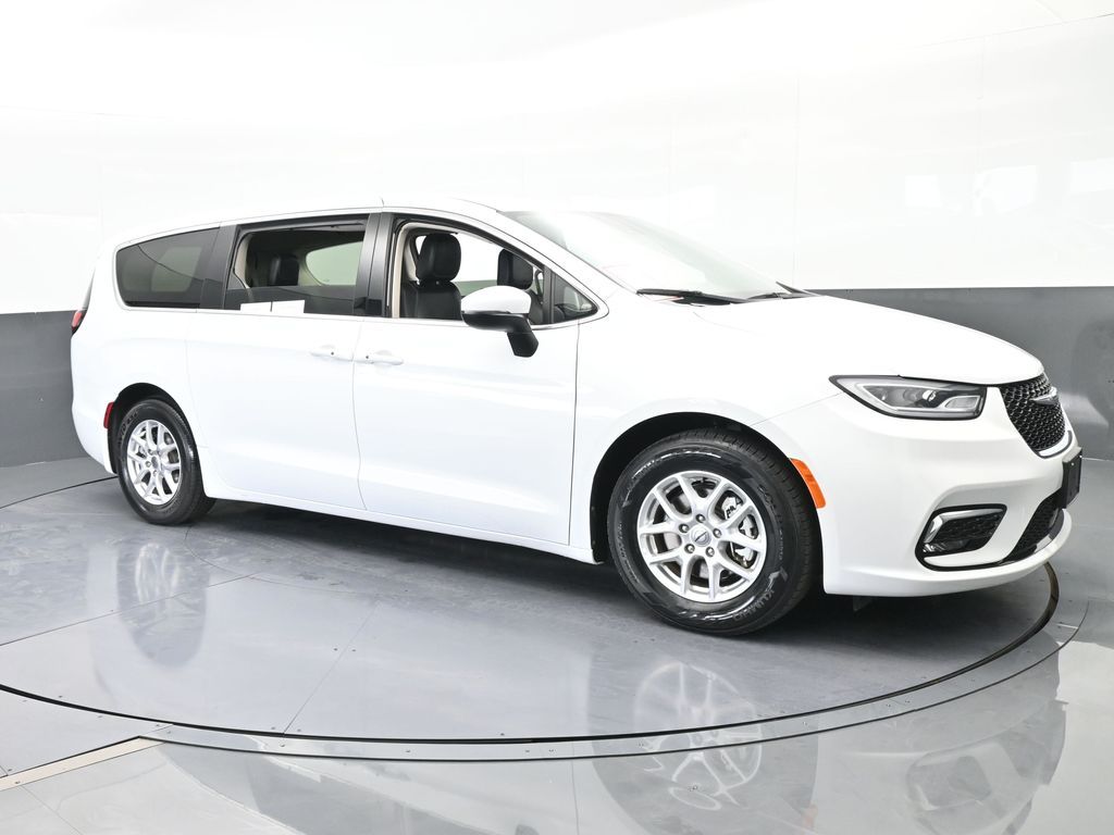 Used 2023 Bright White Clearcoat Chrysler Touring L image 8