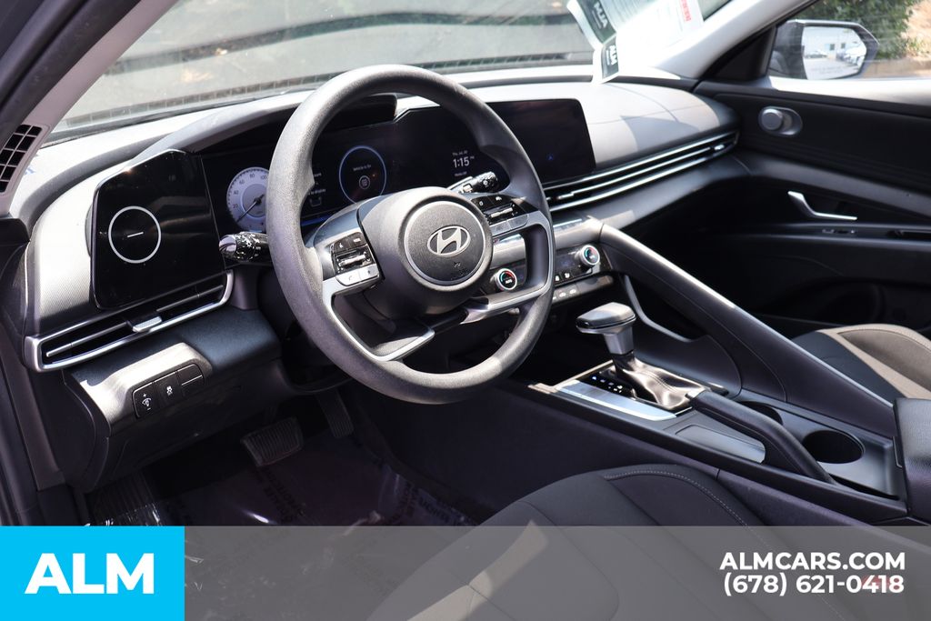 Used 2024 Gray Hyundai SEL image 9