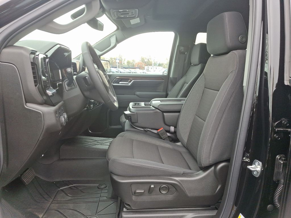 2025 Chevrolet Silverado 1500 LT 6
