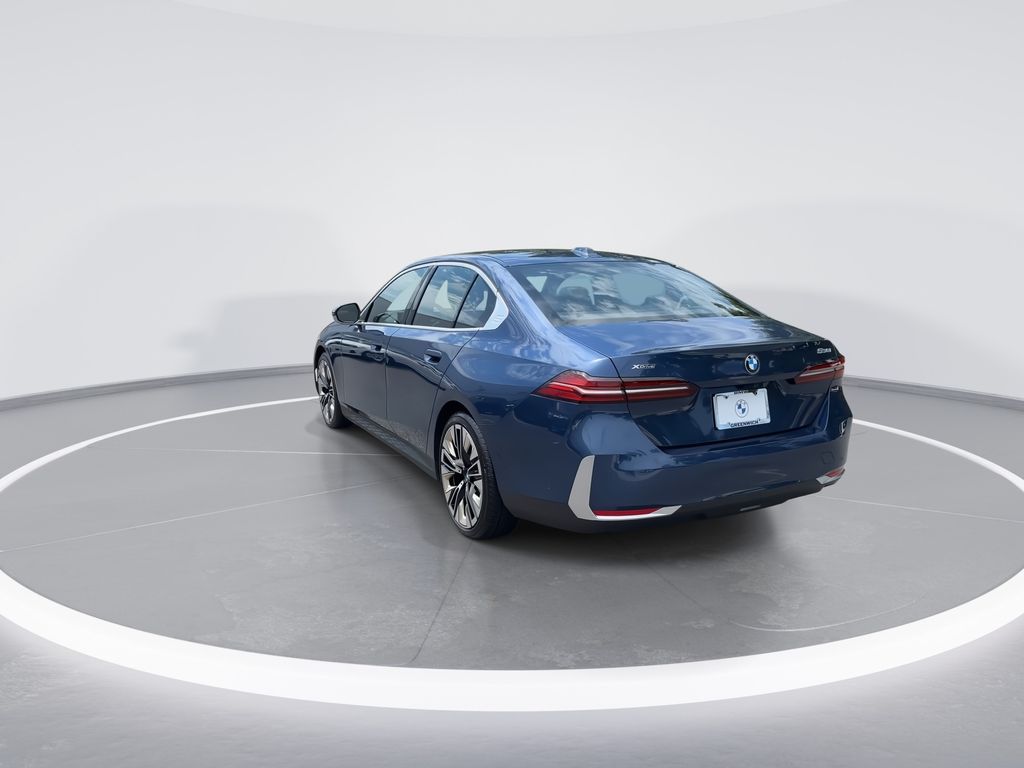 Thumbnail: 2025 BMW 5 Series - 6