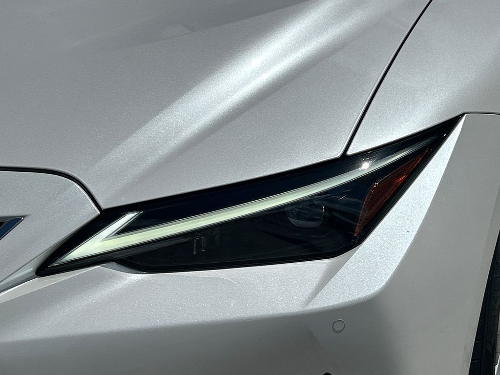 Thumbnail: 2023 Lexus IS - 11