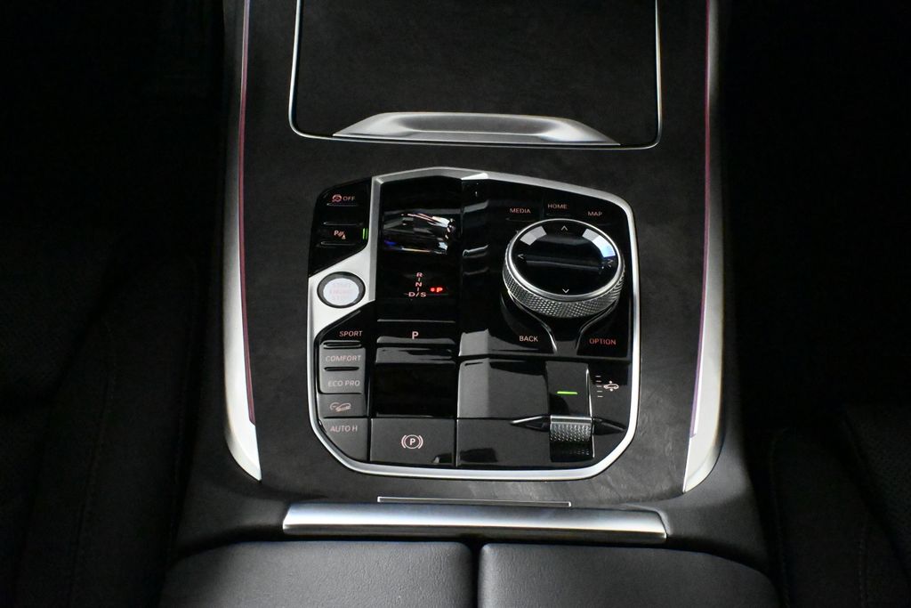 Thumbnail: 2026 BMW X7 - 25