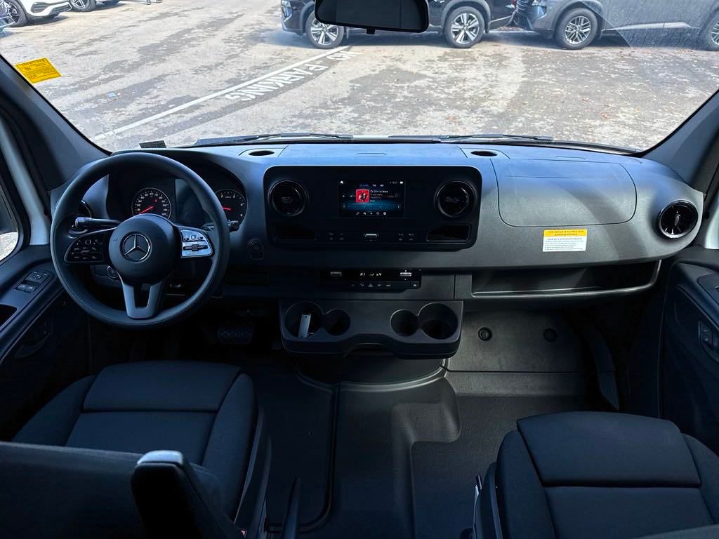 2024 Mercedes-Benz Sprinter 3500 Cargo 170 WB - 11