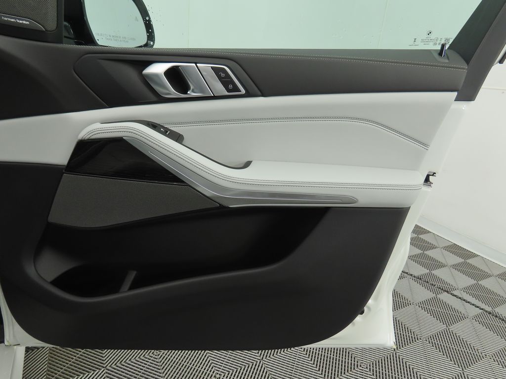 Thumbnail: 2026 BMW X5 - 25