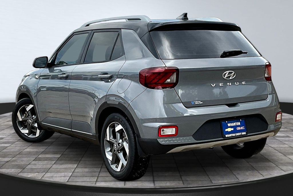 2022 Hyundai Venue Limited - 4