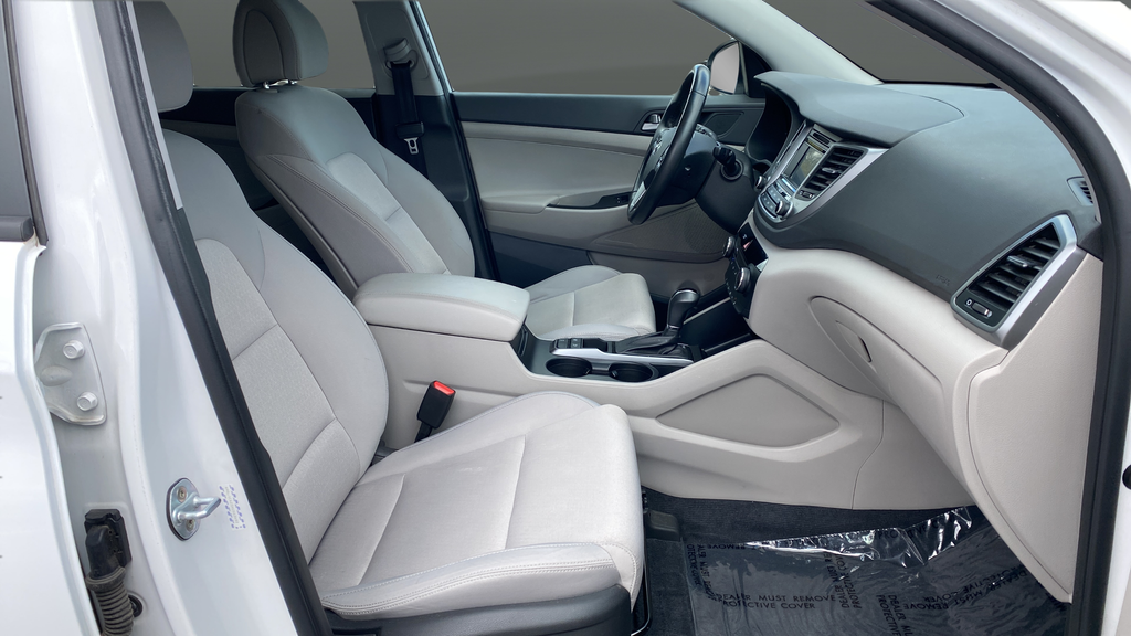Used 2017 Winter White Hyundai Sport image 25