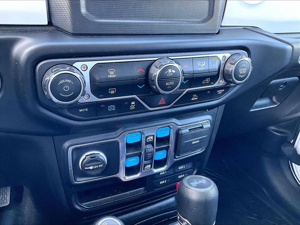 2023 Jeep Wrangler — photo 26
