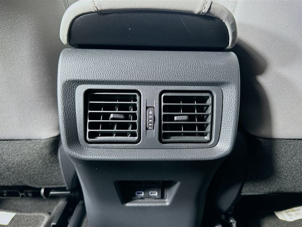 Thumbnail: 2023 Toyota Venza - 24