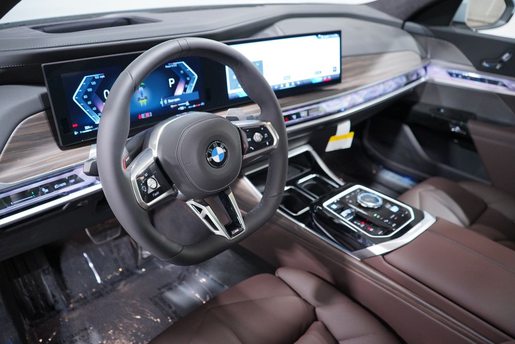 Thumbnail: 2026 BMW 7 Series - 6
