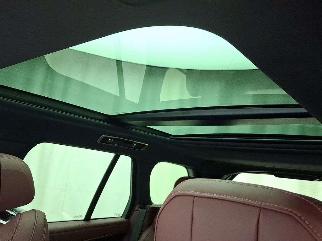 Thumbnail: 2025 Land Rover Range Rover - 15