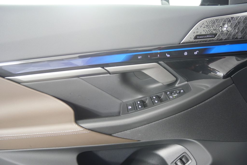 Thumbnail: 2025 BMW i5 - 9