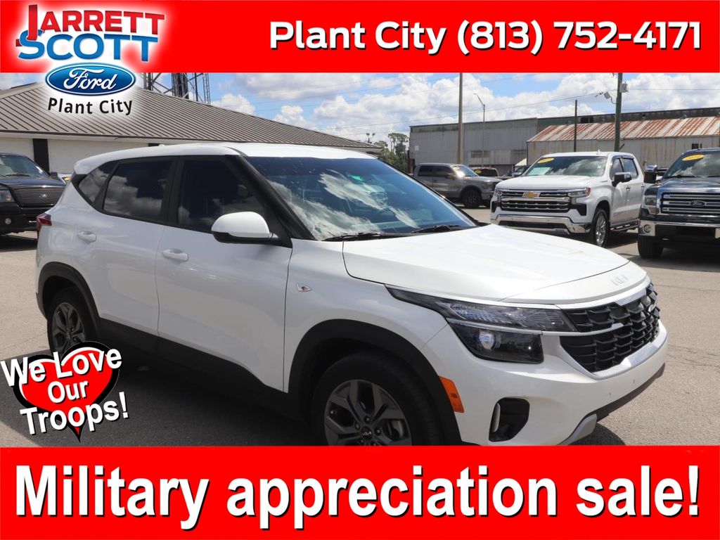Snow White Pearl 2024 Kia Seltos LX AWD SUV / Crossover All-Wheel Drive Continuously Variable Transmission