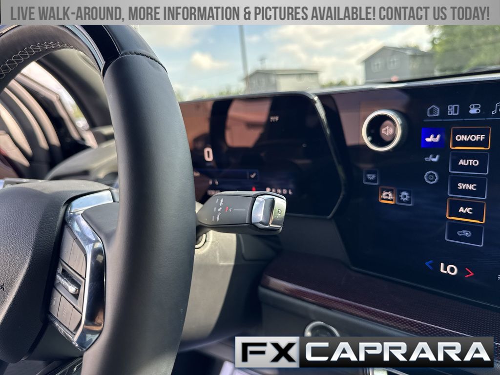 Used 2025 Chevrolet Traverse SUV
