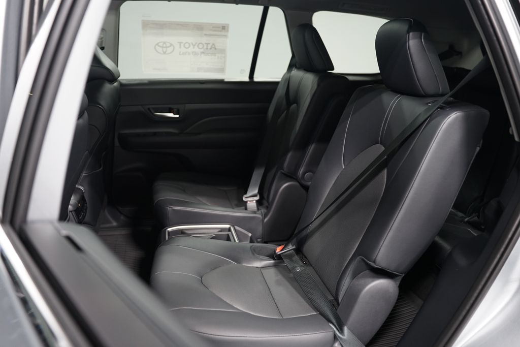 Thumbnail: 2025 Toyota Grand Highlander - 28