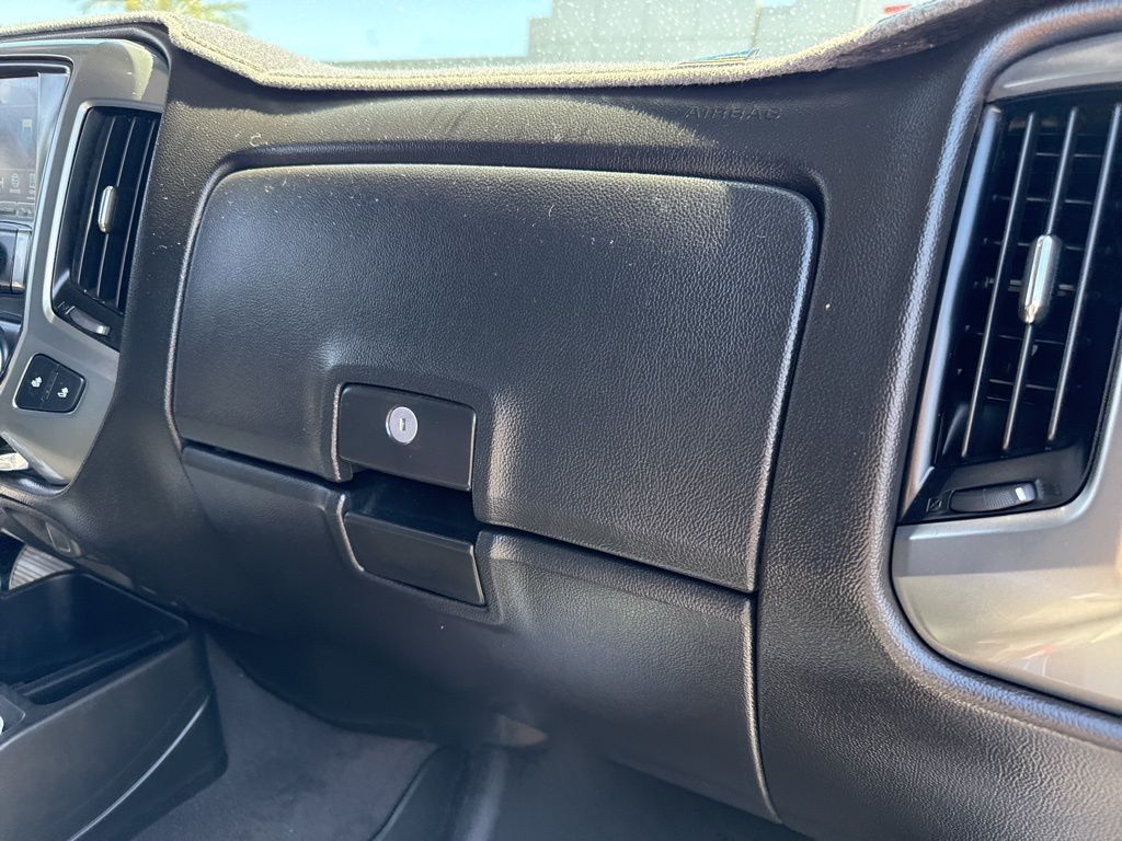 Thumbnail: 2019 Chevrolet Silverado 2500 - 12