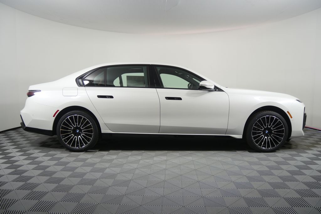 Thumbnail: 2026 BMW 7 Series - 2