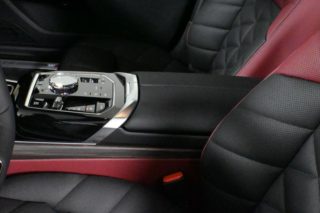 Thumbnail: 2025 BMW 7 Series - 26