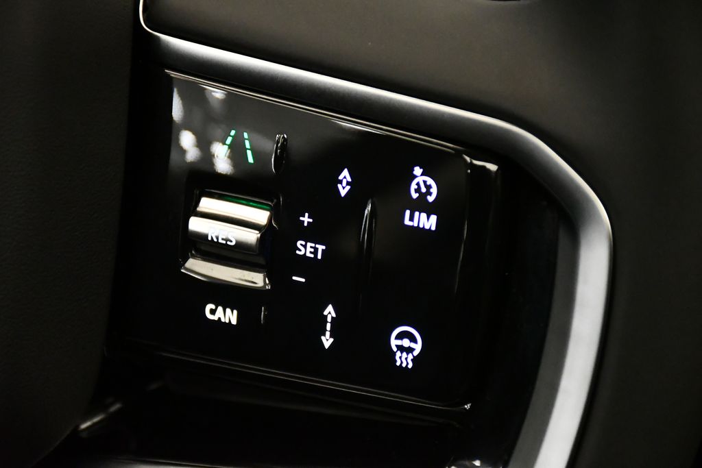 Thumbnail: 2025 Land Rover Discovery Sport - 20