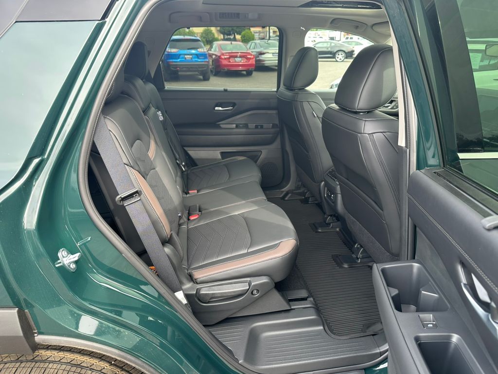 2025 Nissan Pathfinder Platinum