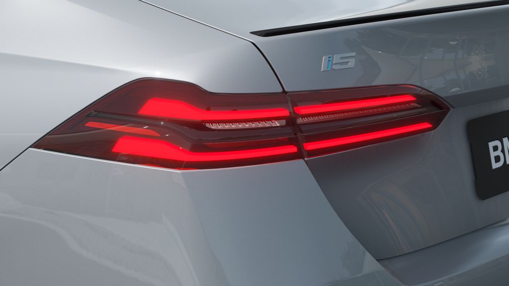 Thumbnail: 2027 BMW i5 - 31