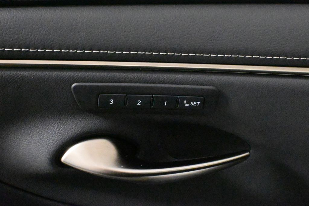 Thumbnail: 2021 Lexus ES - 30