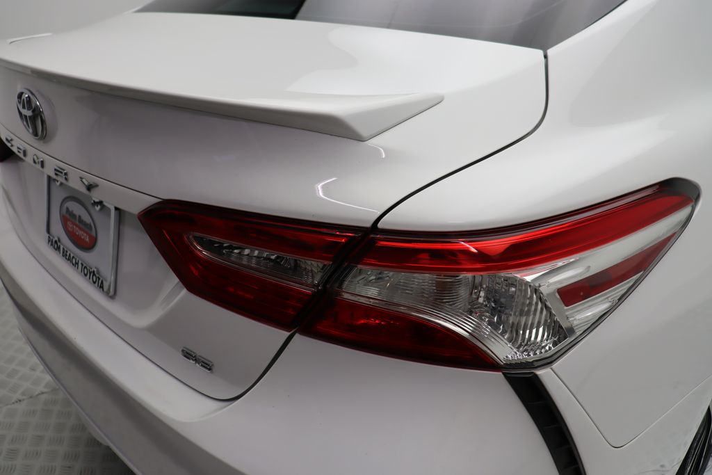 2020 Toyota Camry SE 9