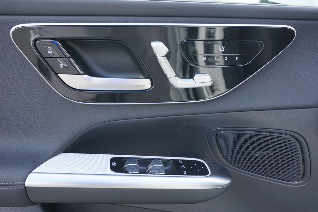 Thumbnail: 2025 Mercedes-Benz GLC - 23