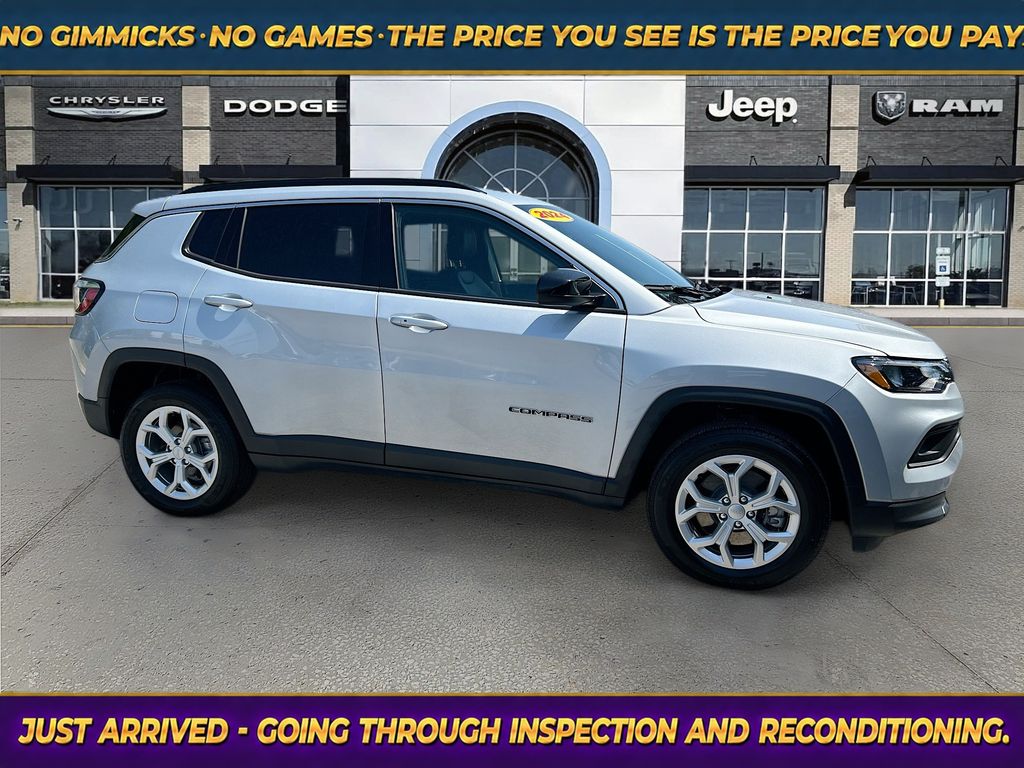Silver Zynith Metallic Clearcoat 2024 Jeep Compass SUV / Crossover Four-Wheel Drive 8-Speed Automatic