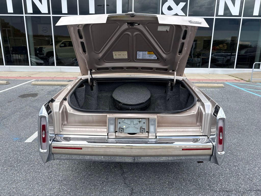 1992 Cadillac Brougham — photo 8