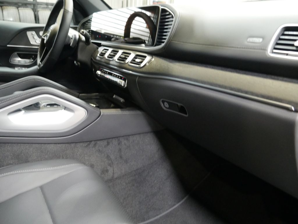 Thumbnail: 2026 Mercedes-Benz GLE - 30