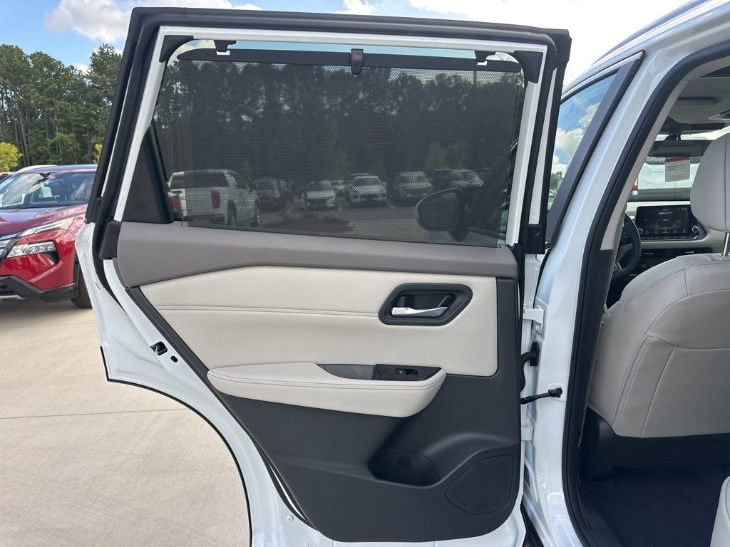 2025 Everest White Pearl Nissan Rogue SV FWD SUV