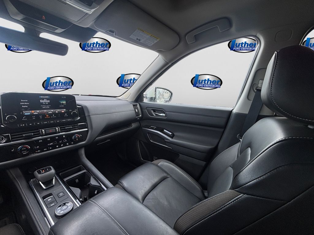 2024 Nissan Pathfinder SL White at Bob Ruth Ford