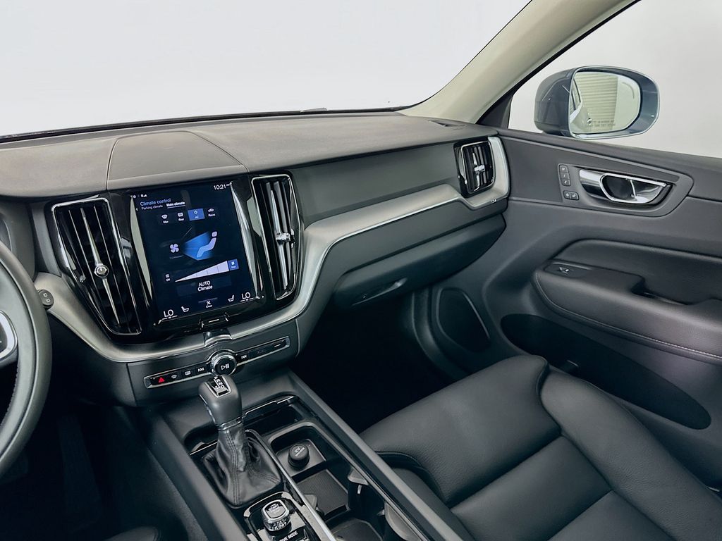 Thumbnail: 2019 Volvo XC60 - 24