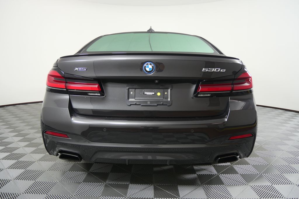 Thumbnail: 2023 BMW 5 Series - 4