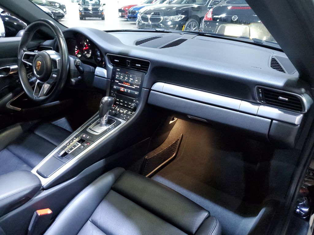 2017 Porsche 911 Carrera photo